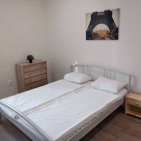 ברטיסלאבה Kate & Jenny Apartments - Cosy Place In The City Center מראה חיצוני תמונה