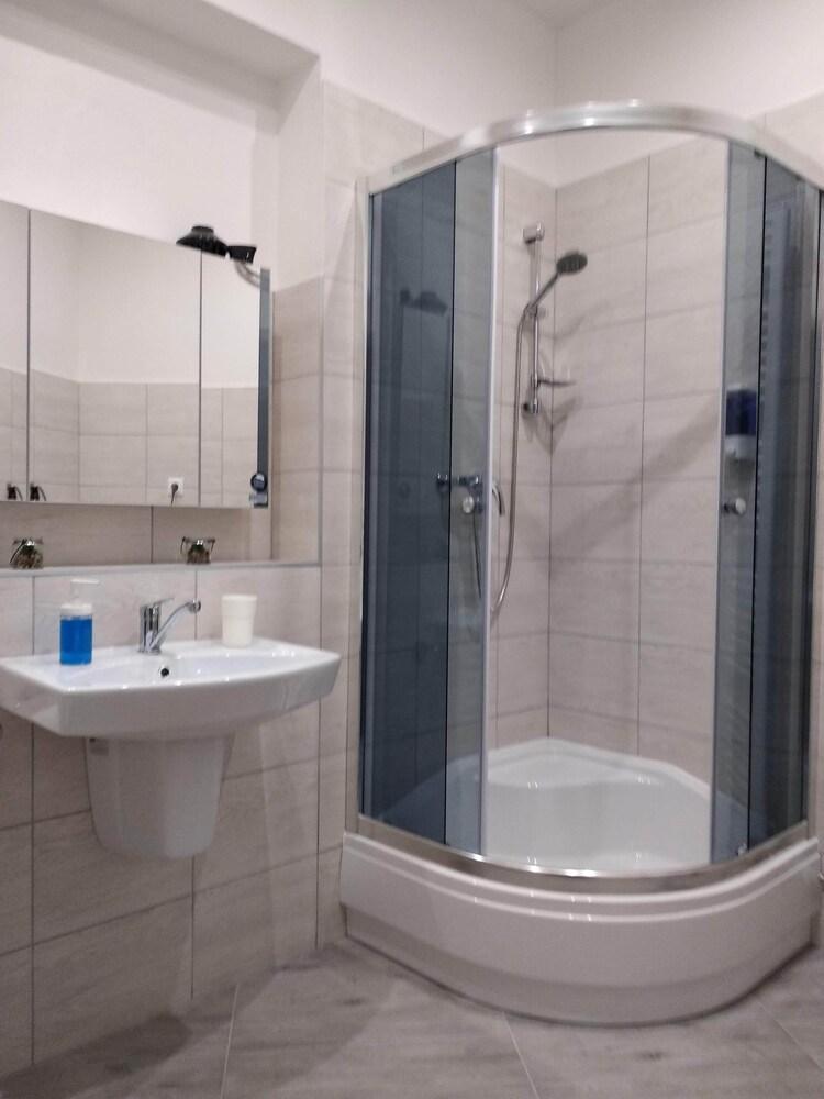 ברטיסלאבה Kate & Jenny Apartments - Cosy Place In The City Center מראה חיצוני תמונה