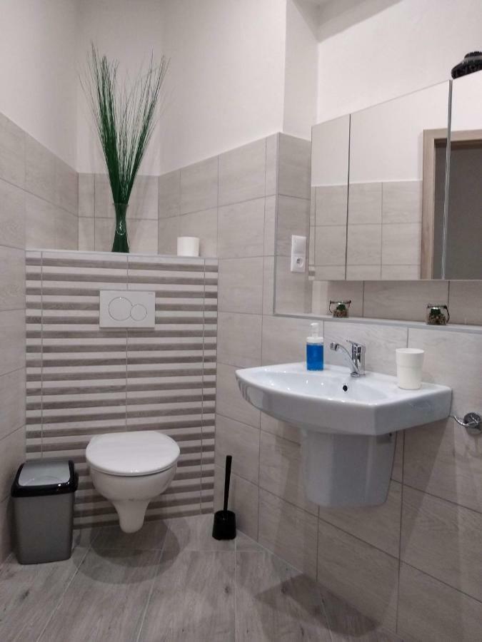 ברטיסלאבה Kate & Jenny Apartments - Cosy Place In The City Center מראה חיצוני תמונה
