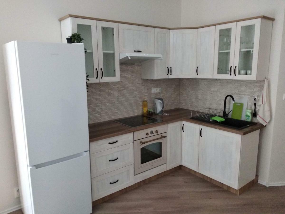 ברטיסלאבה Kate & Jenny Apartments - Cosy Place In The City Center מראה חיצוני תמונה