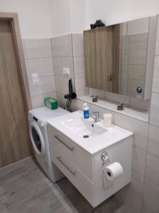 ברטיסלאבה Kate & Jenny Apartments - Cosy Place In The City Center מראה חיצוני תמונה