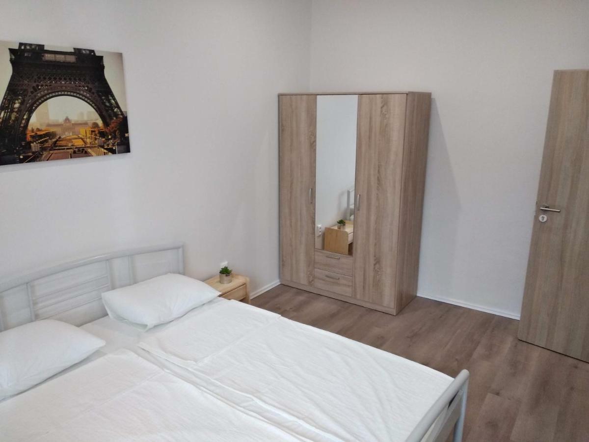 ברטיסלאבה Kate & Jenny Apartments - Cosy Place In The City Center מראה חיצוני תמונה