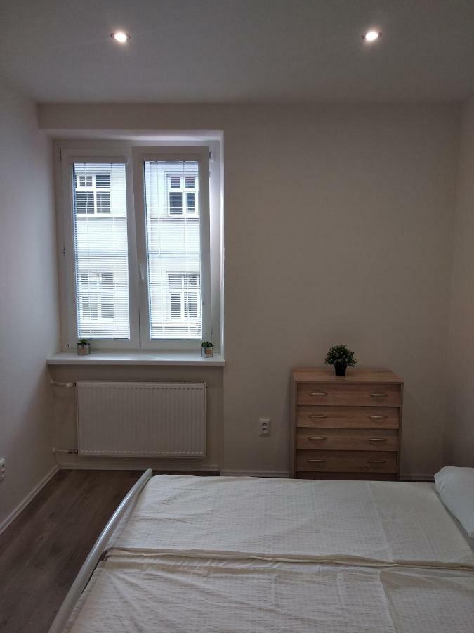 ברטיסלאבה Kate & Jenny Apartments - Cosy Place In The City Center מראה חיצוני תמונה