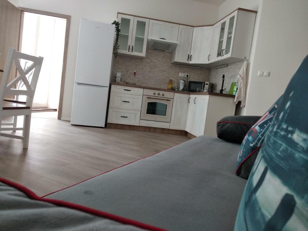ברטיסלאבה Kate & Jenny Apartments - Cosy Place In The City Center מראה חיצוני תמונה