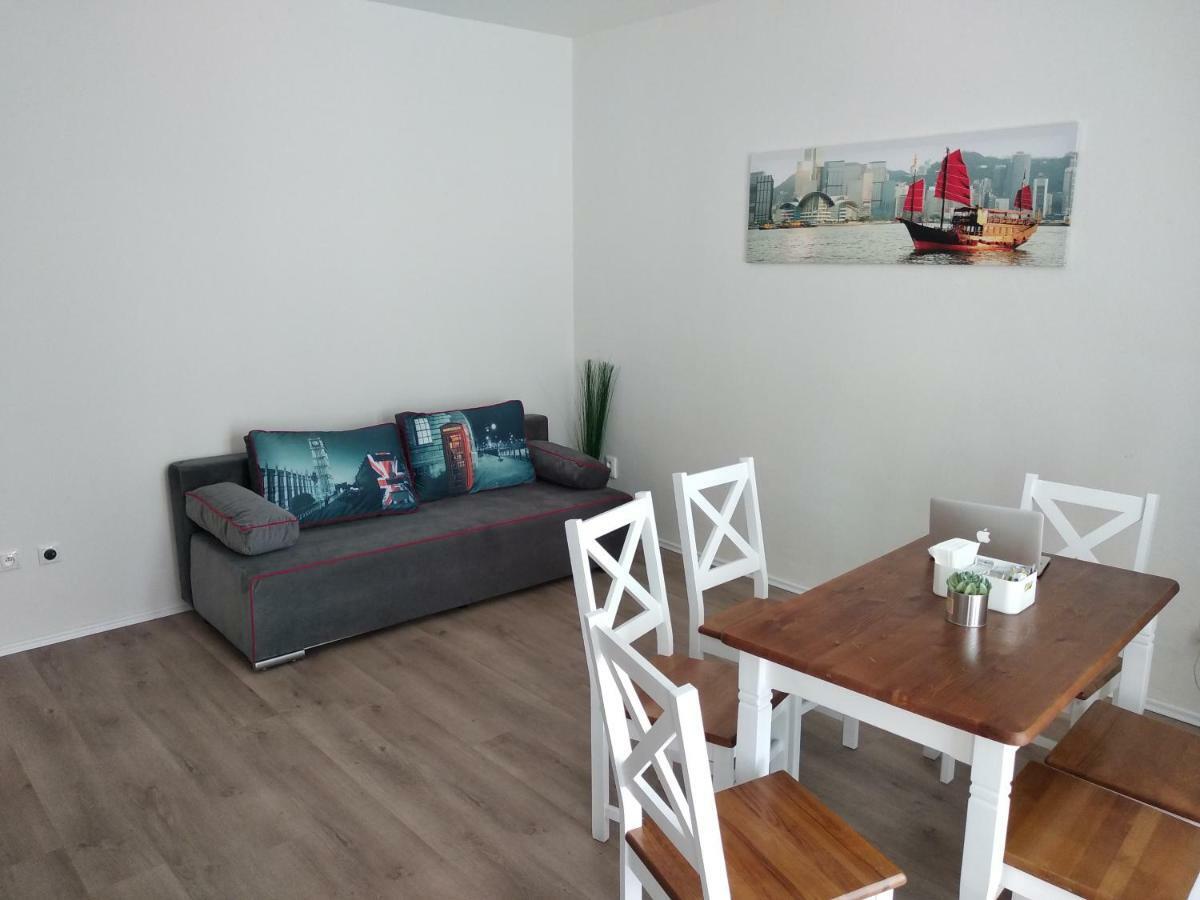 ברטיסלאבה Kate & Jenny Apartments - Cosy Place In The City Center מראה חיצוני תמונה